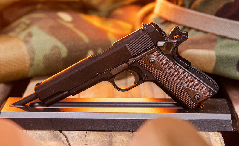 Miniature 1911 model with detachable magazine and dummy rounds